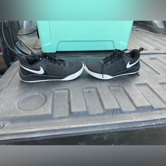 Nike woman’s volleyball shoes size 11 - Picture 7 of 7